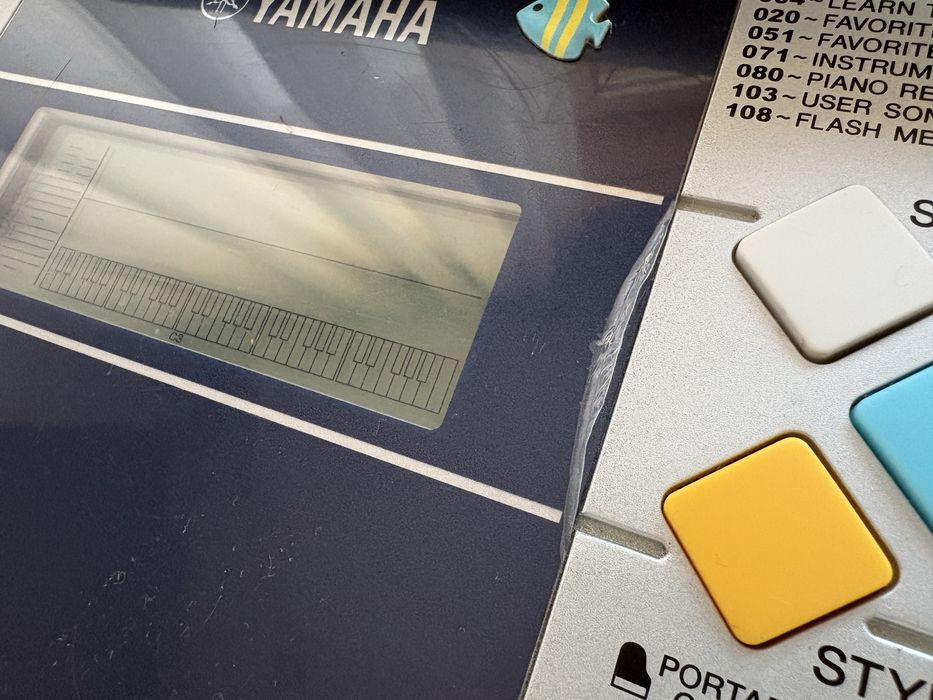 Teclado Yamaha PSR-E323