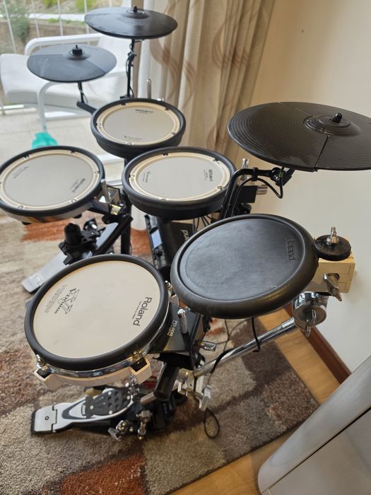 Roland V-Drums TD-4 – Bateria Eletrónica Completa + Banco + Pedal Duplo