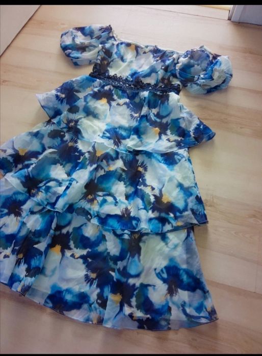 Elegancka sukienka falbany kwiaty bratki wesele L