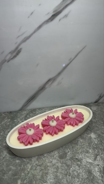 Свічки в кашпо з квітами