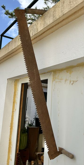 Serra manual rústica antiga