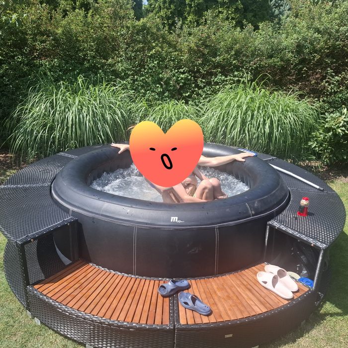 Sprzedam jacuzzi z obudową