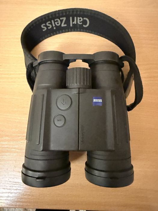 Бинокль Zeiss Victory 10x45 T* RF