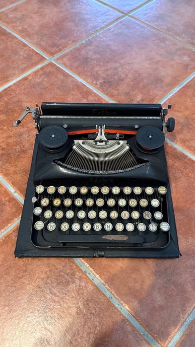 Máquina escrever antiga Erika