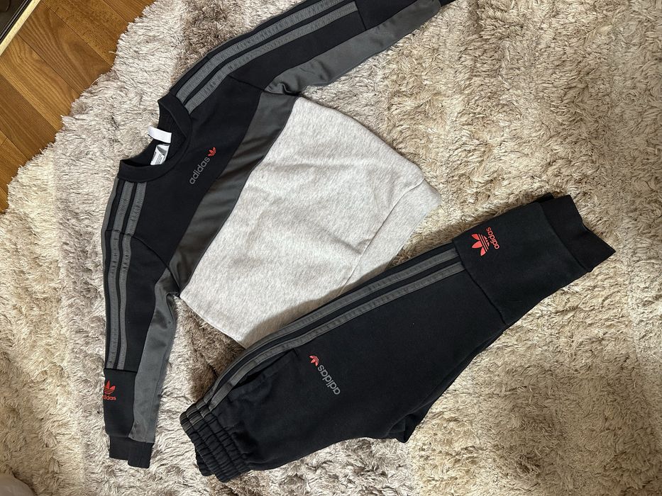 Костюм adidas на 2-3 роки