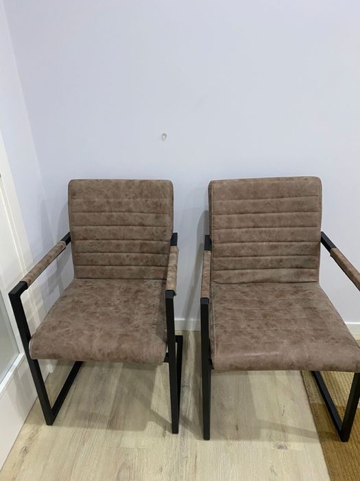 4 Cadeiras para Sala de Jantar em ótimo estado