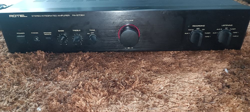 Amplificador Rotel RA970BX com avaria