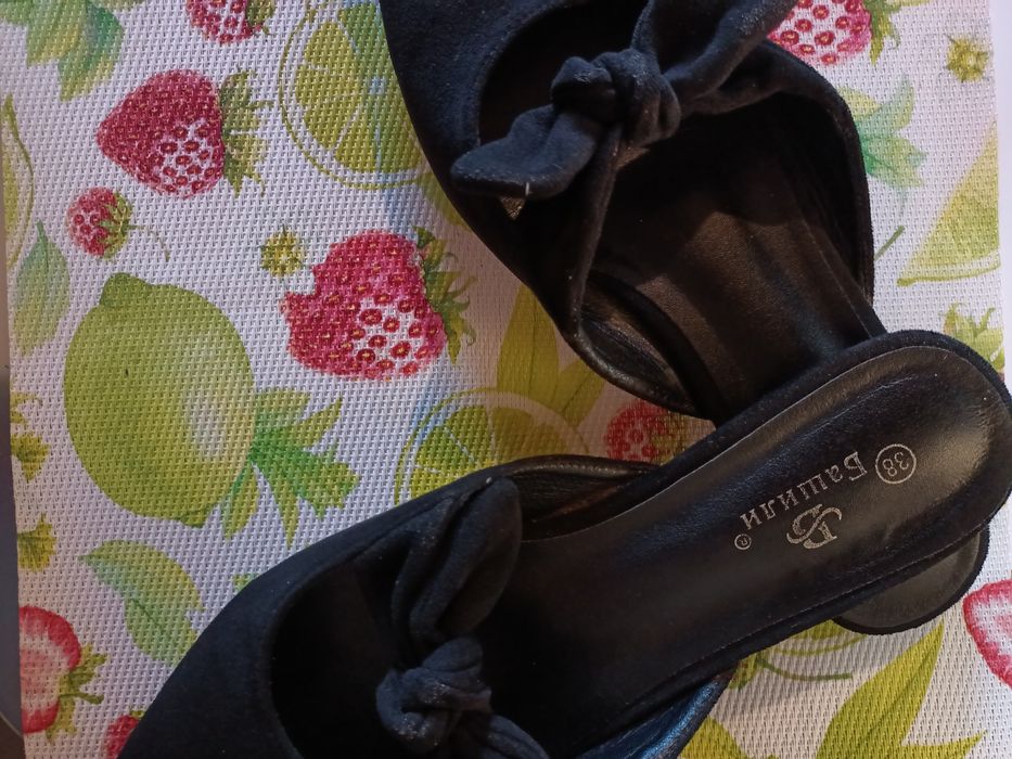 Продам мюли замшевые