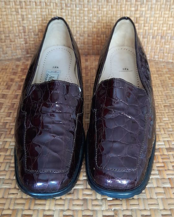 Sapatos Ferdy Style, em pele genuína. Como novos. Tamanho 39,5