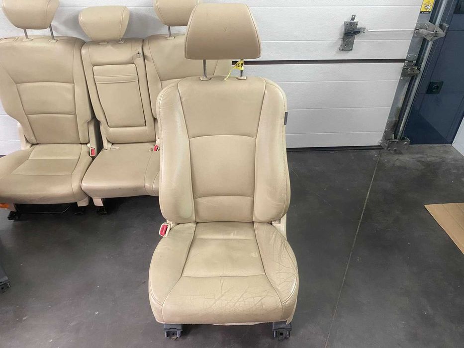 Салон сидіння сидения Subaru Tribeca 05-14р. Без правого сидіння