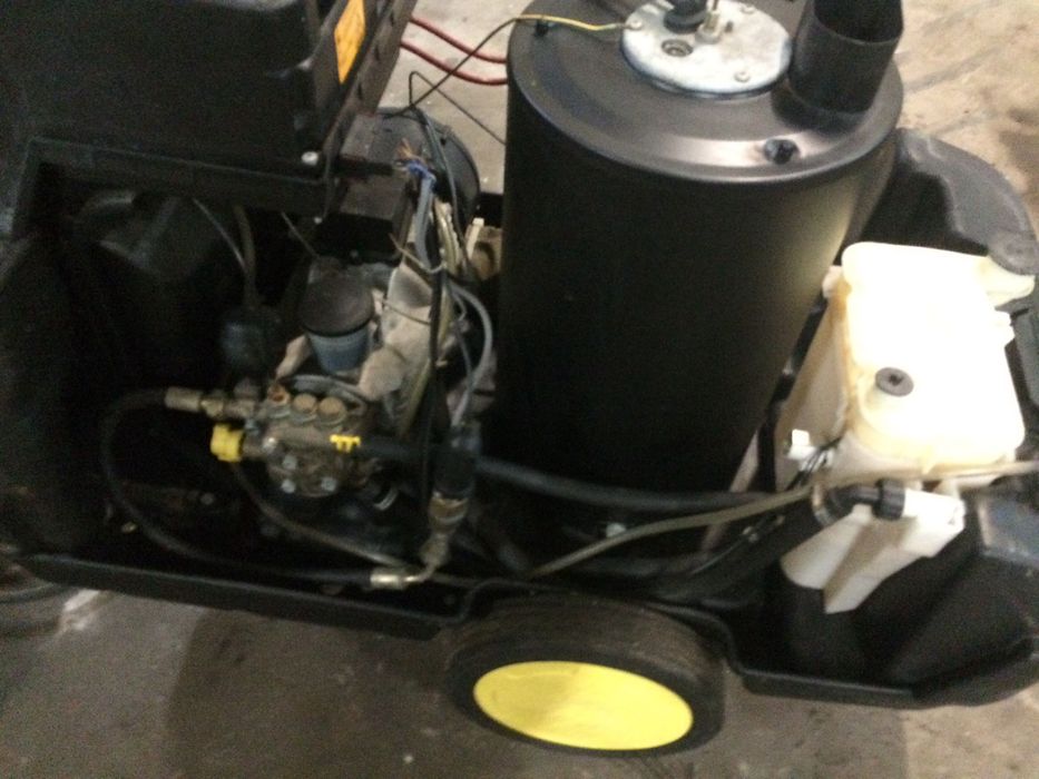 Myjka ciśnieniowa Karcher Hds 895  Ciepłowodna.