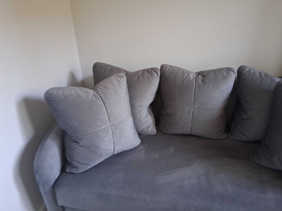 Sprzedam 2 poduszki welurowe Etap Sofa 50x50