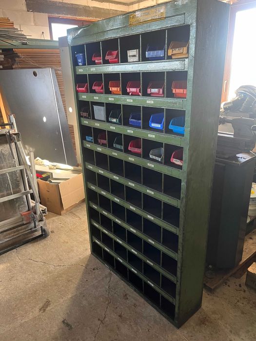 Szafka metalowa z przegrodami