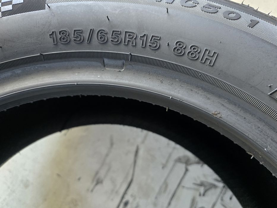 Sprzedam 2 opony 185/65 15" Sunny wielosezonowe 95% 24/25r