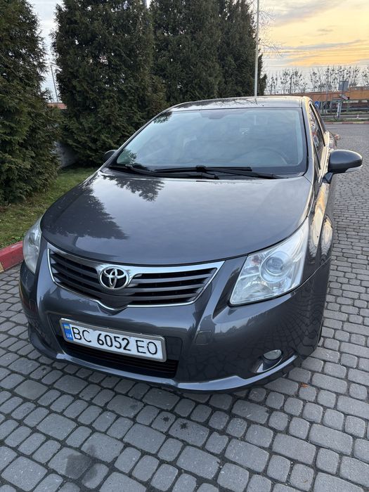 Автомобіль Тойота Авенсіс
