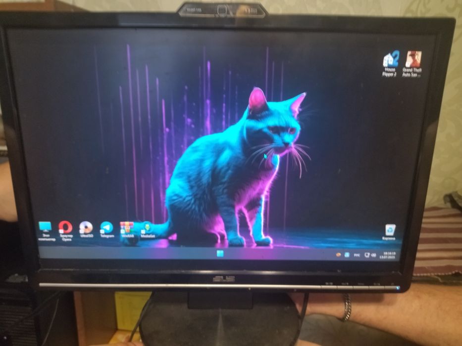 Монитор ASUS   .