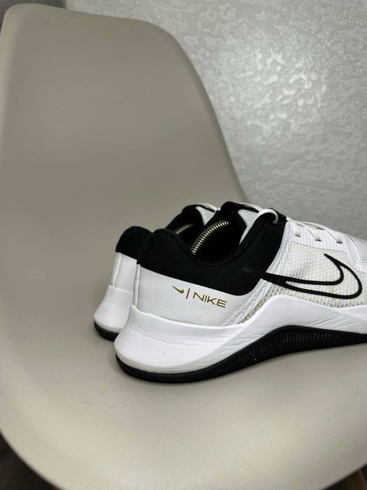 Кросівки Nike.