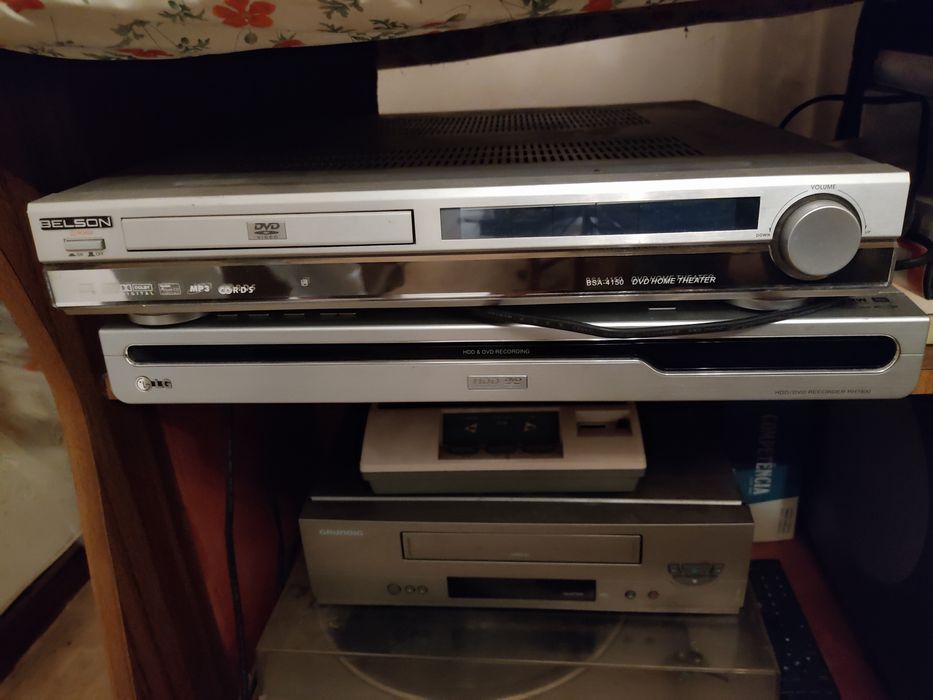 Lote de 2 Leitores de DVD com Comando