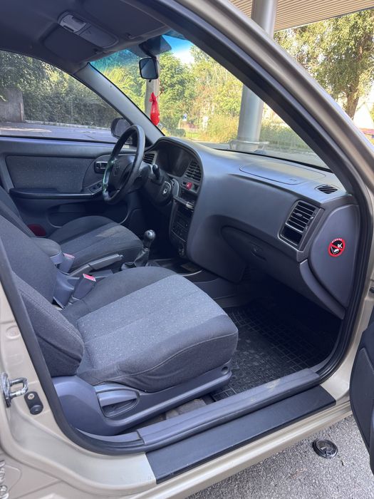 Hyundai Elantra  1.6 ( 16 клапанный мотор )