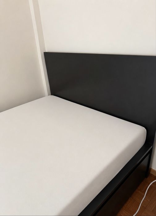 Cama MALM IKEA 140x200 com gavetas, estrado de ripas e colchão