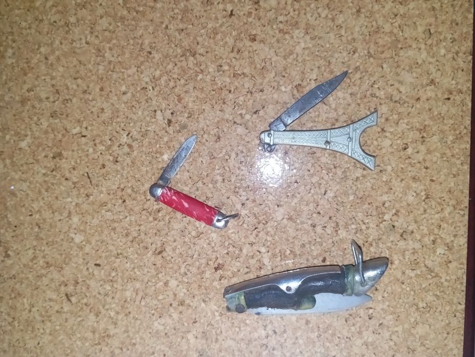 Canivetes e esqueiros antigos
