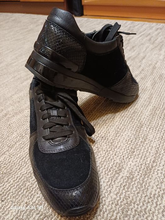 Продам кросівки шкіряні  Michael Kors  41 р.27 см