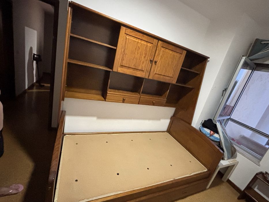 Móvel Cama  1 m “meio corpo” com gaveta para colchao de solteiro, e com armarios e prateleiras para arrumação conjugado COM OS DOIS COLCHÕES incluidos