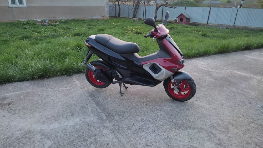 Продам скутер Gilera runner 50