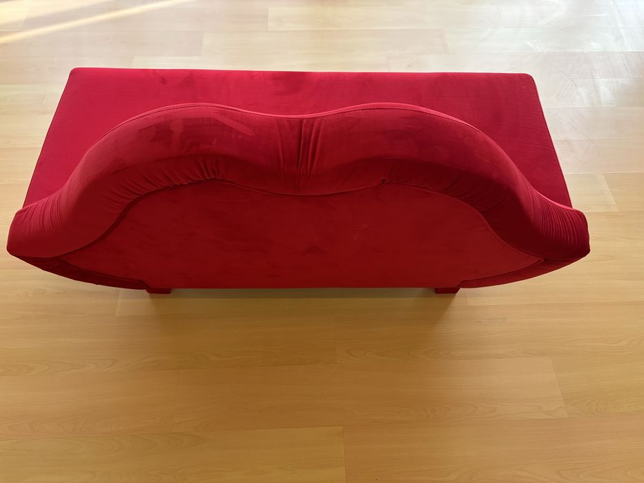 Sofas vermelhos clinica dentaria