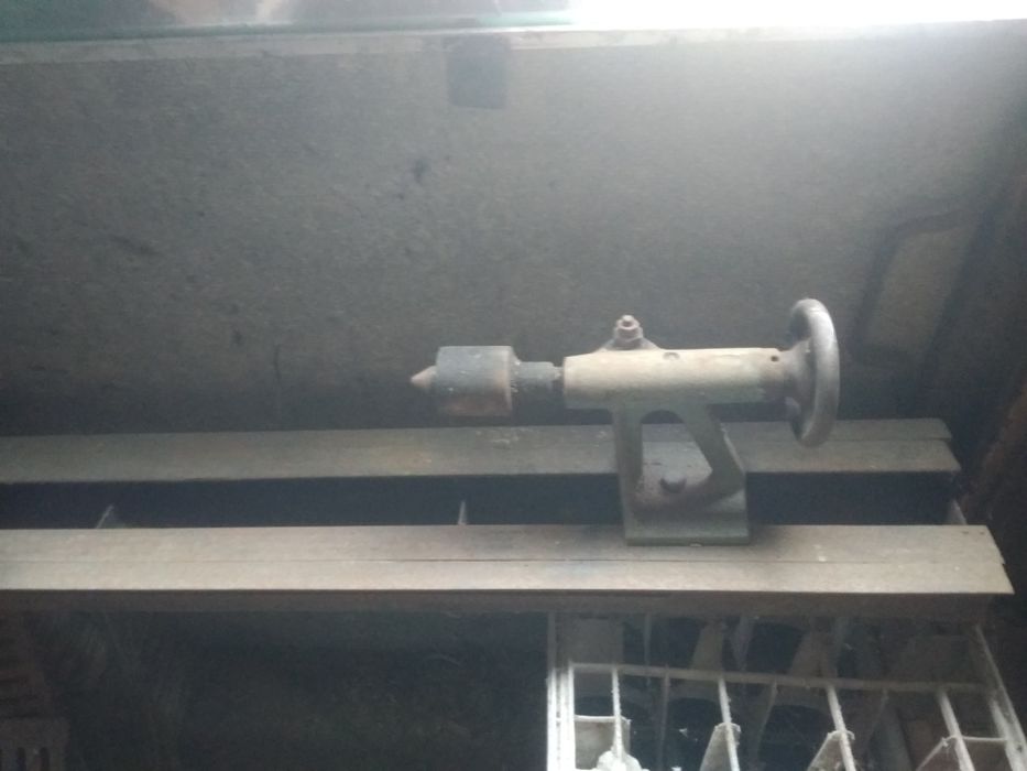 Продам токарный станок по дереву