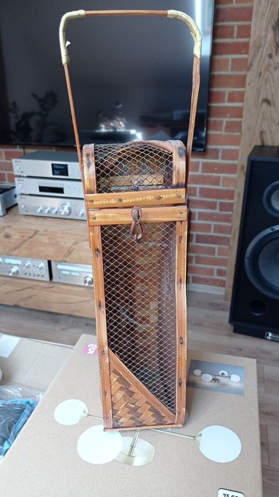 Koszyk do wina z drzewa egzotycznego