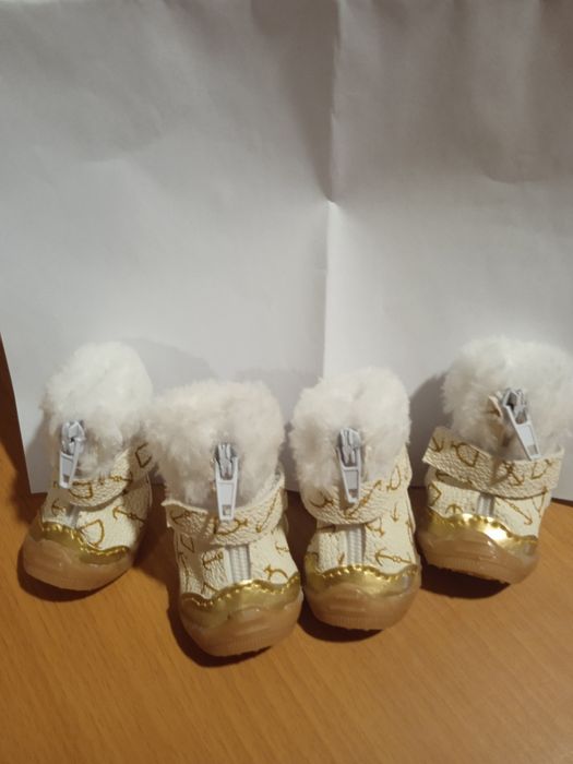 Продам сапожки для собачки.