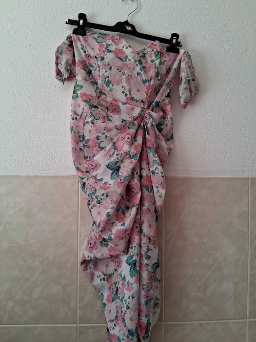 Vestido Only Polly e vestido Prettylittlething.