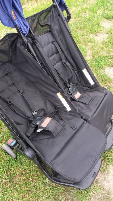 wózek rok po roku dla bliźniąt Mountain Buggy Nano Duo