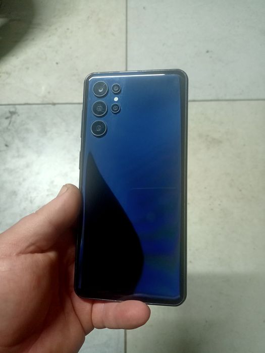 Телефон целый, рабочий, китайский.