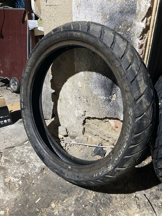 Продам дві покришки