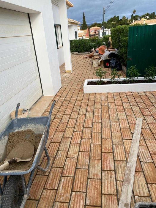 Pedreiro, pinturas, trabalhos em geral Masonry, painting, general work