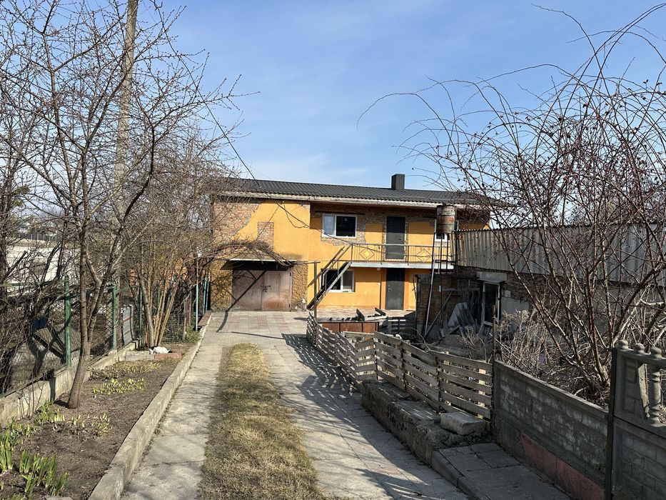 Продаж будинку  біля міста Біла Криниця