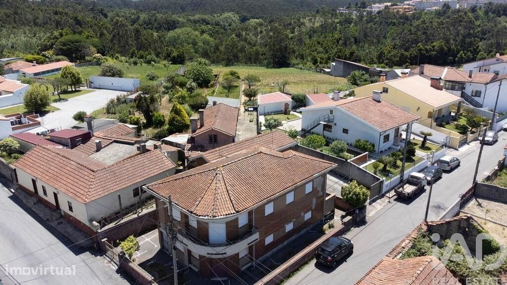 Moradia isolada T7 em Paramos de 232 m2