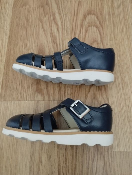 Дитячі шкіряні босоніжки CLARKS розмір 22