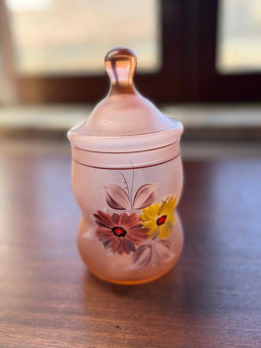 Bombonière Antiga em Vidro Fosco Rosa com Flores Pintadas