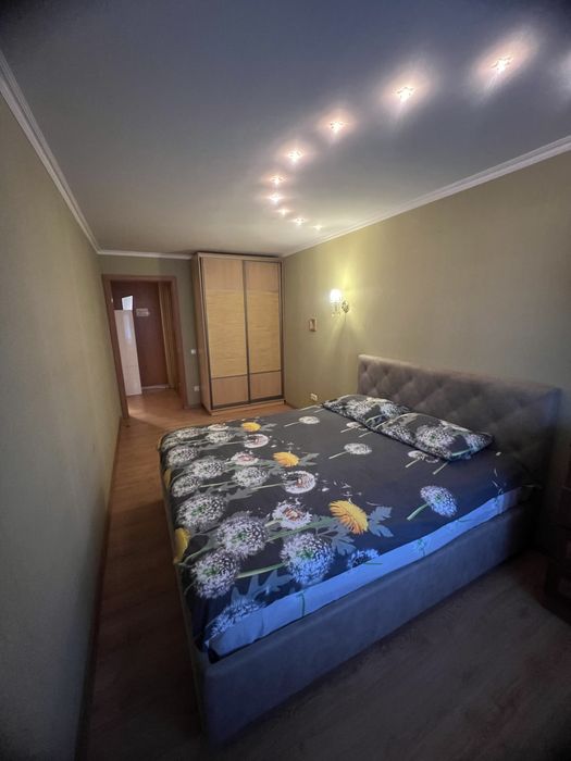 Центр міста. Двух кімнатна. Від власника.