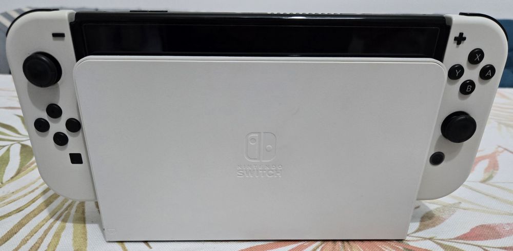 Nintendo Switch Oled + extras + oferta