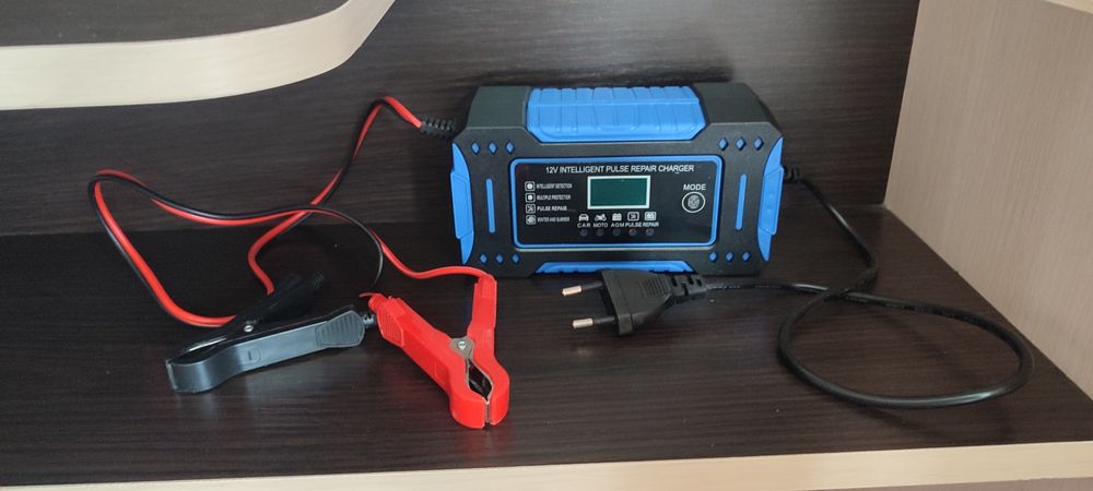 Зарядний пристрій для автомобільного акумулятора 12V6A