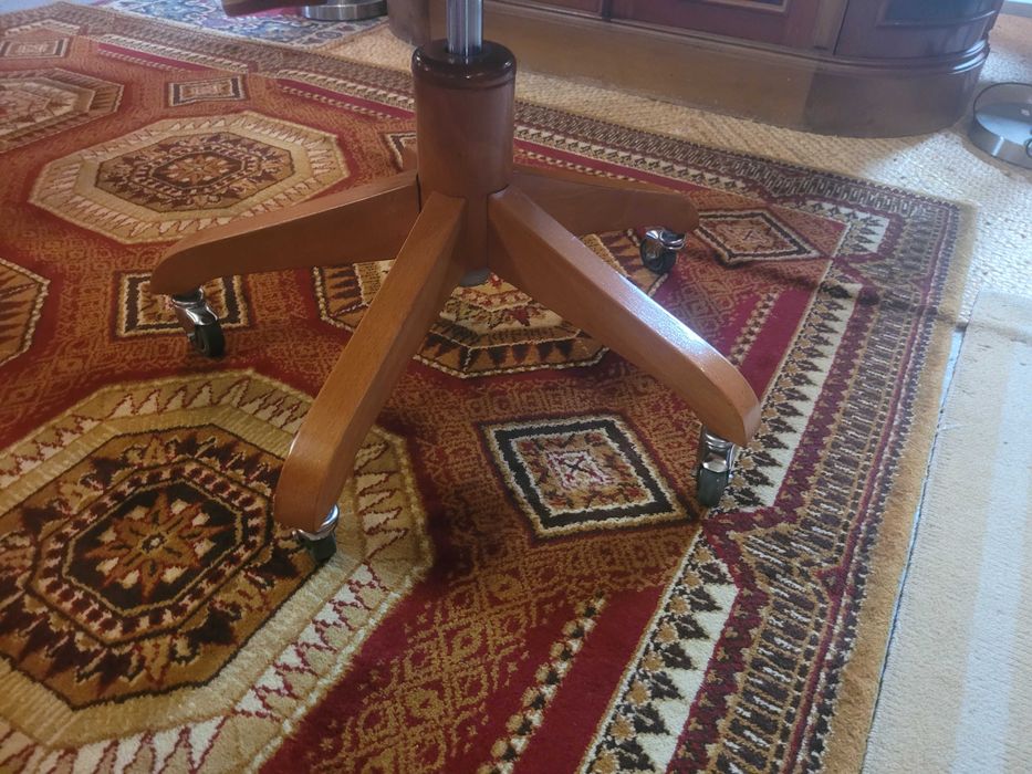 Adjustable-height swivel chair – made of solid wood – excellent condition64584263711106122