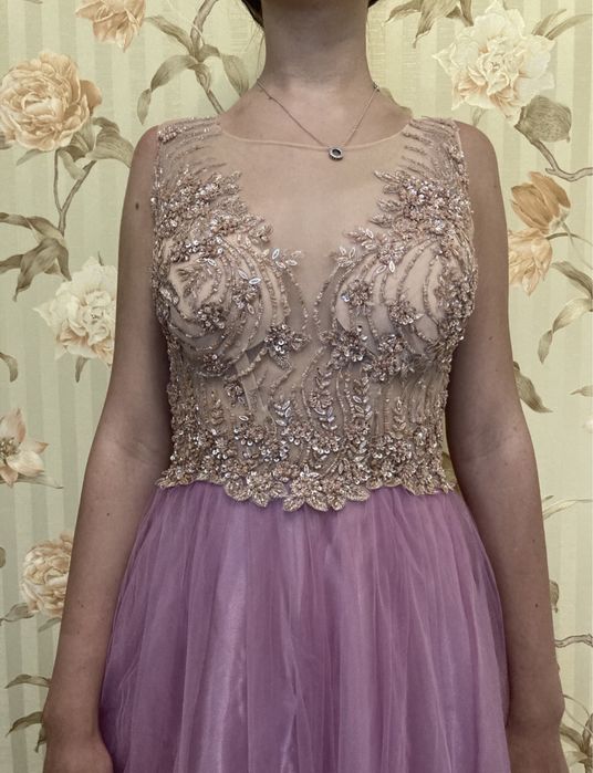 Випускна сукня, корсетом вишитим