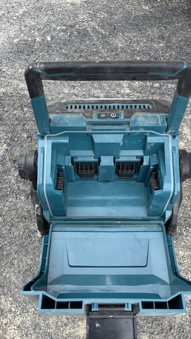 Holofote a bateria makita