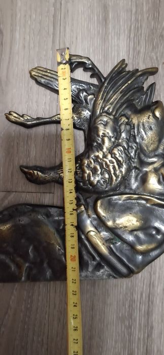 Imagem de cão de caça em bronze