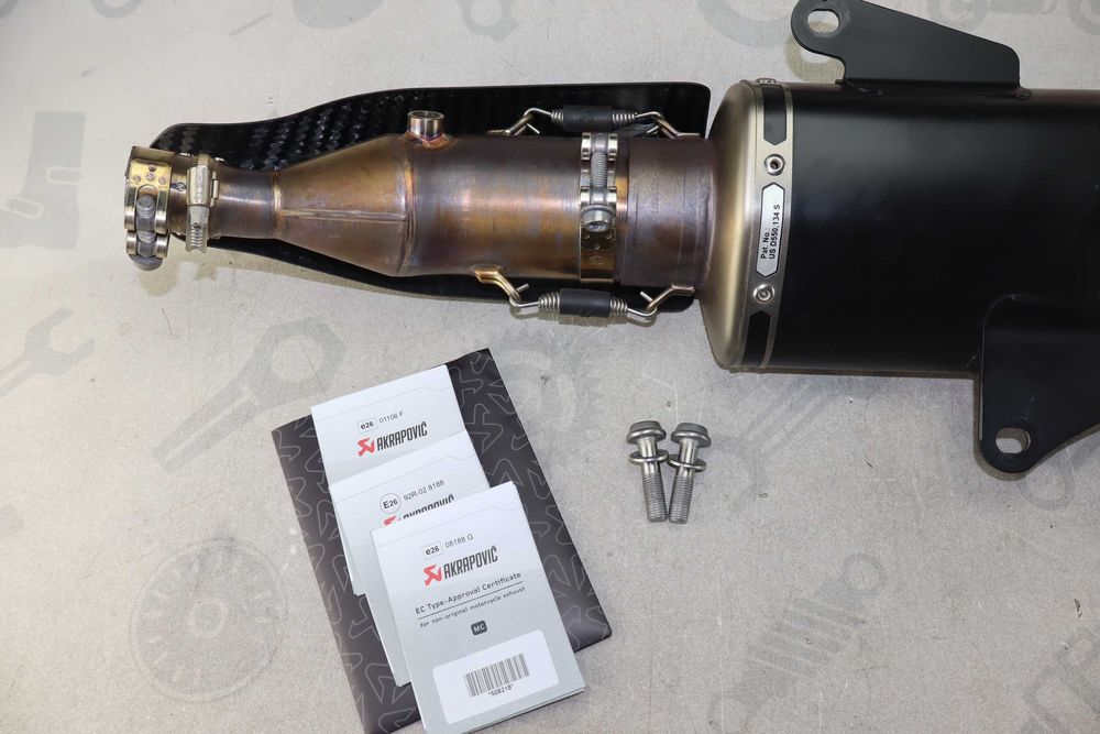 Escape Akrapovic para Honda ADV 350  Forza 350 e Sh 350 ano 2024 euro 5 .