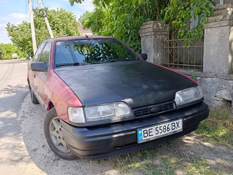 Автомобіль Форд скорпіо